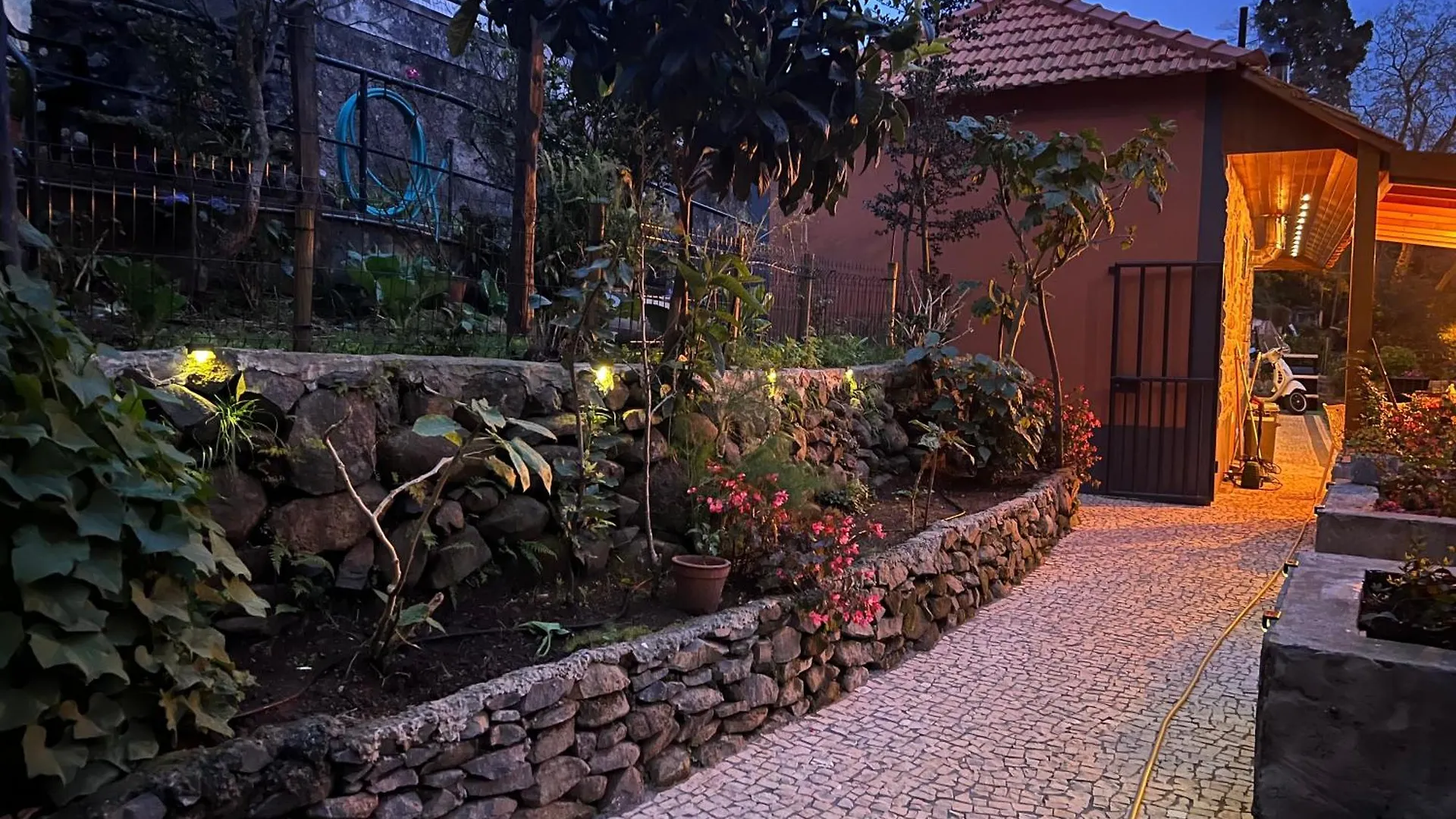 펜션 푼샬 Casa Flor Do Monte 빌라